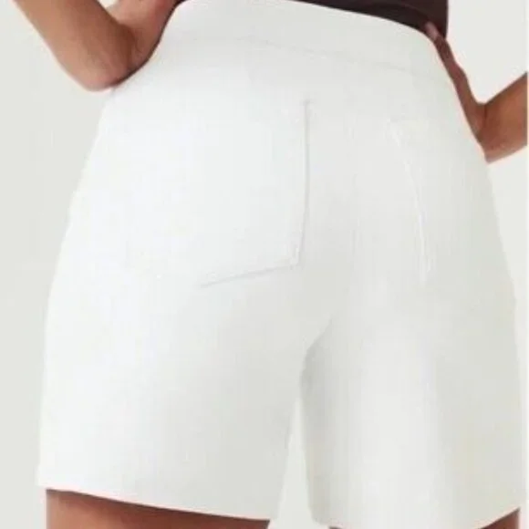 Spanx On-the-Go 6” Shorts with Ultimate Opacity Technology-Classic White, S